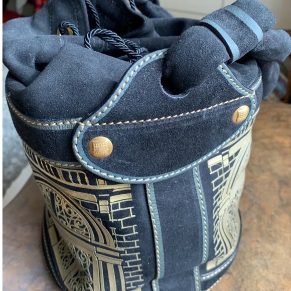 FENDI Black and Gold Palazzo Bucket Bag - Picture 2 of 5